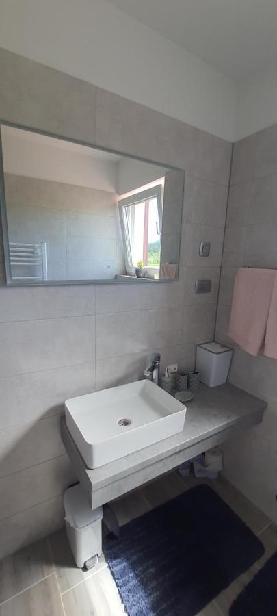 Apartmani Fenestra Tesla I Faust Otocac Exterior photo